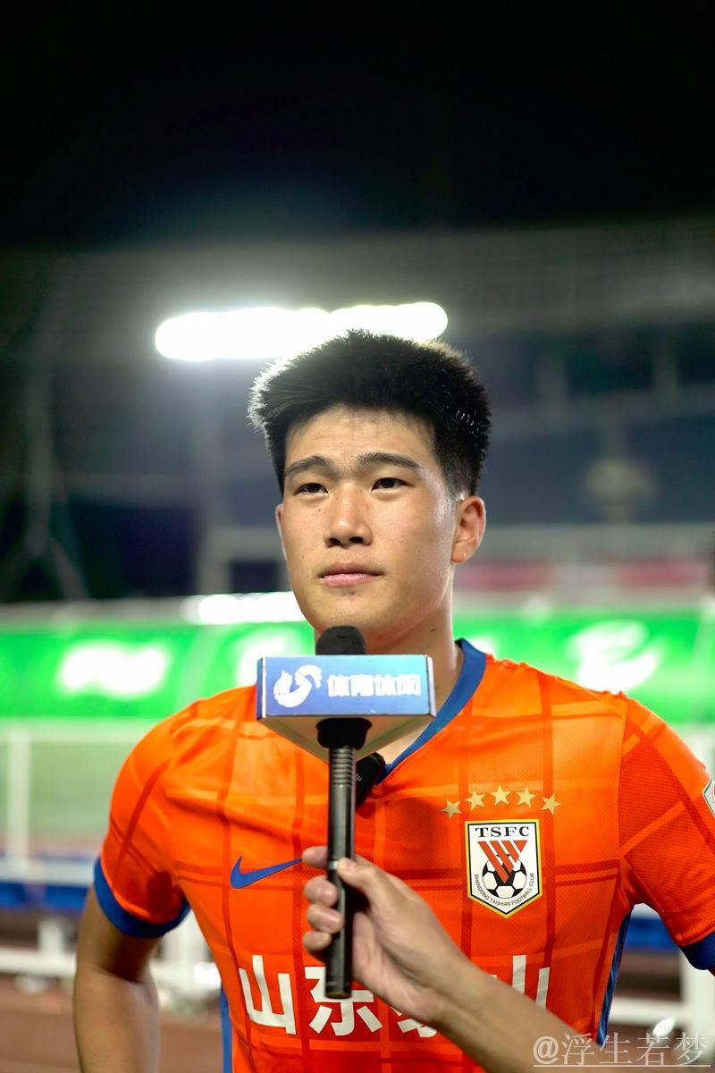 彭啸荣膺中乙年度最佳青年球员,山东泰山B队再添殊荣 彭啸荣膺中乙年度最佳青年球员,山东泰山B队再添殊荣